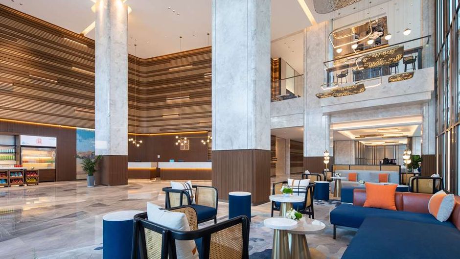Hilton Garden Inn Beihai Railway Station Lobby