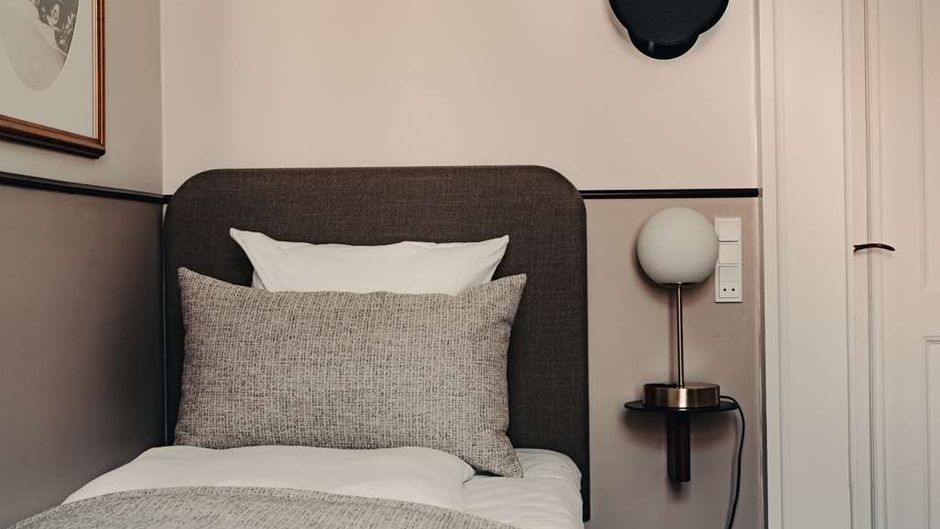 Royal Hotel Room