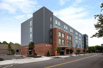 La Quinta Inn & Suites by Wyndham