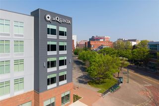 La Quinta Inn & Suites by Wyndham
