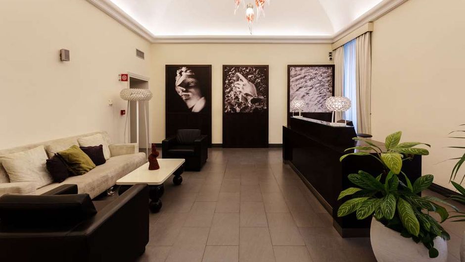Palazzo Caracciolo Naples Lobby