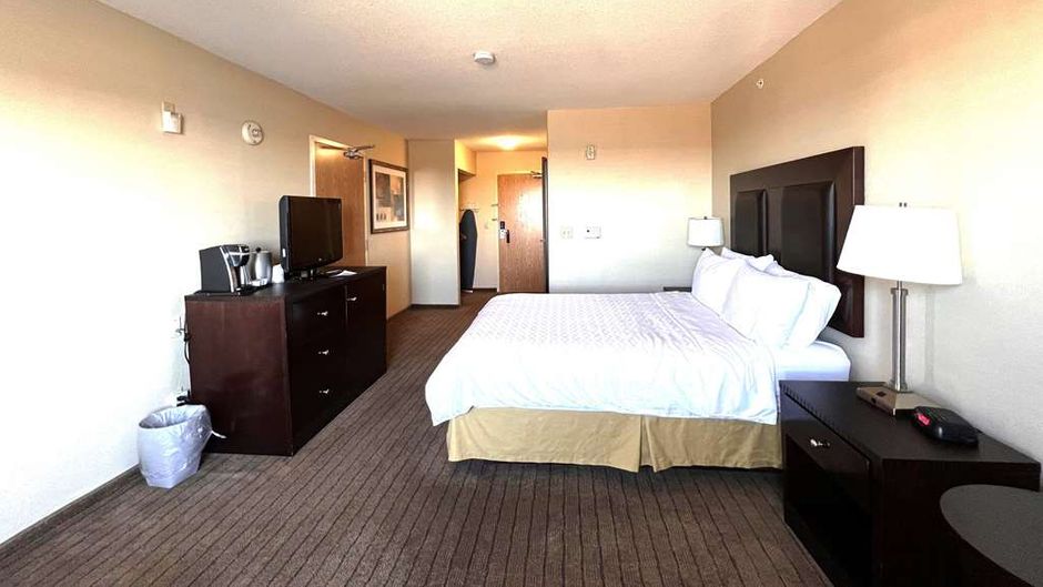 Ramada by Wyndham Prince Albert Room
