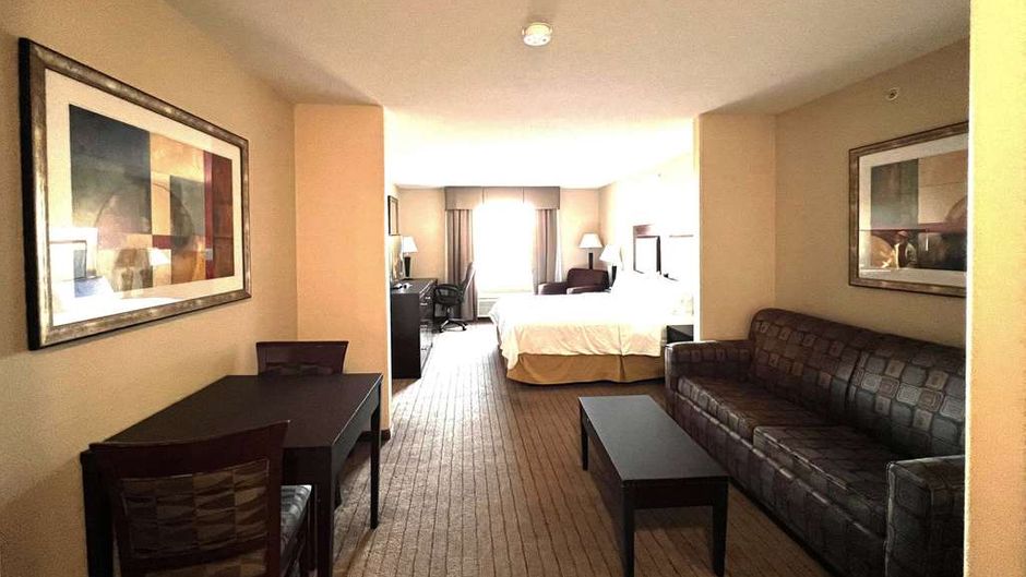 Ramada by Wyndham Prince Albert Room
