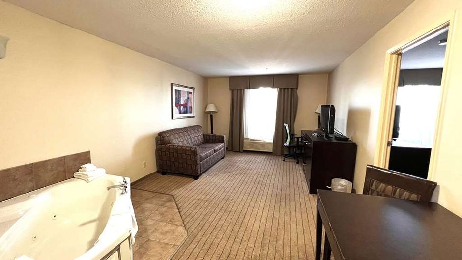Ramada by Wyndham Prince Albert Room