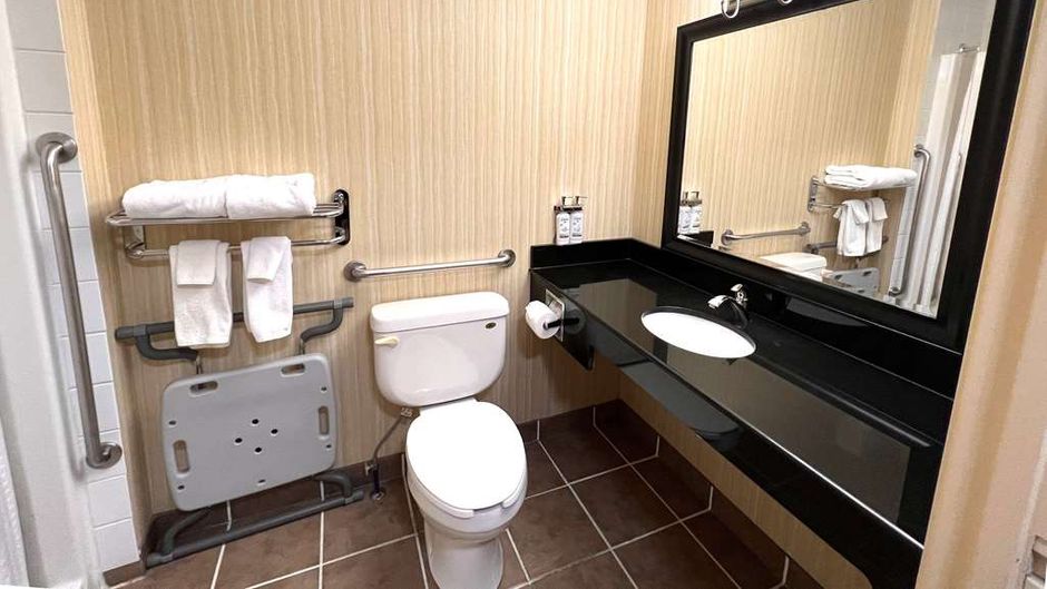 Ramada by Wyndham Prince Albert Room