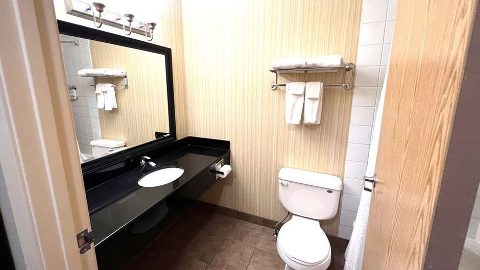 Ramada by Wyndham Prince Albert Room