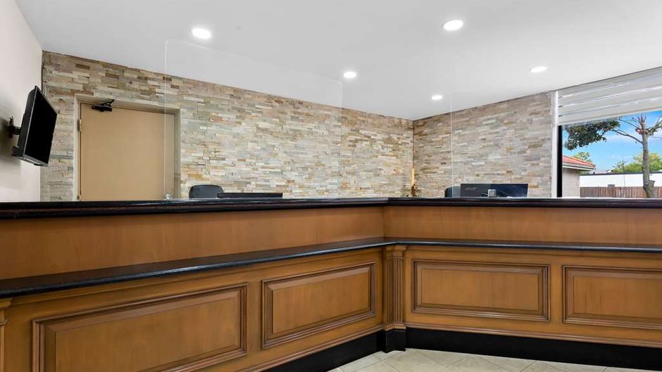 SureStay Plus by Best Western Windsor Lobby