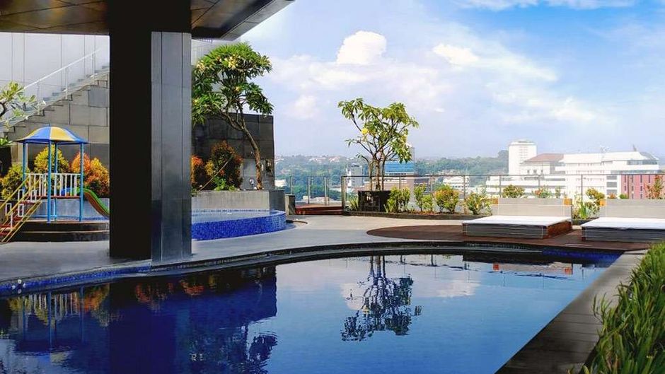 Po Hotel Semarang Pool