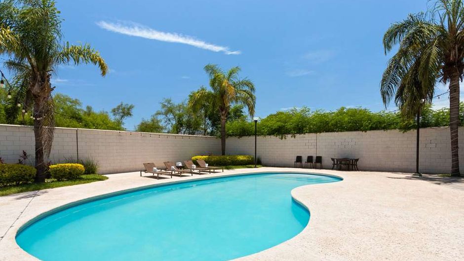 Wyndham Garden Monterrey Aeropuerto Pool