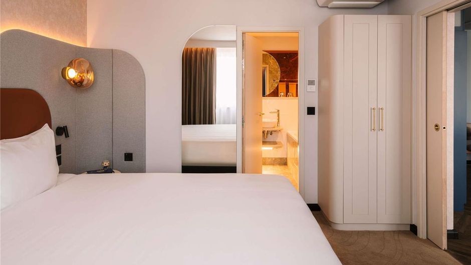 Mercure London Earls Court Suite