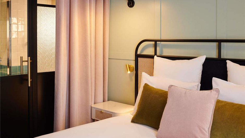 SquareLodgeHotel, Handwritten Coll Room