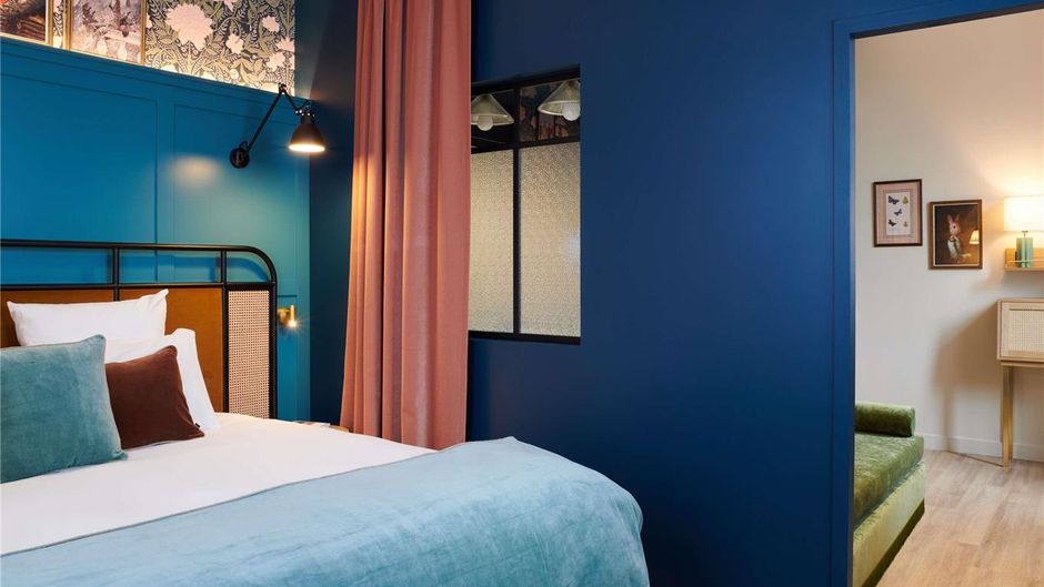 SquareLodgeHotel, Handwritten Coll Room