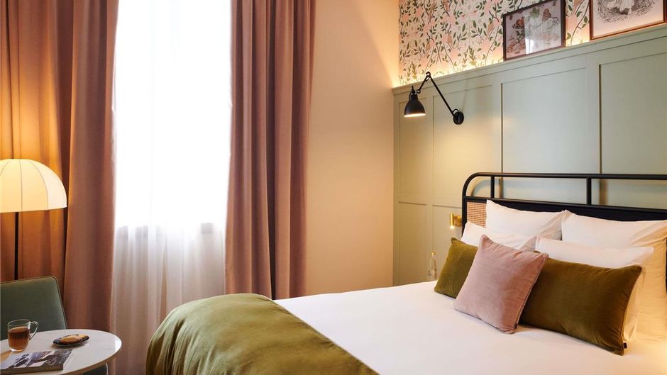 SquareLodgeHotel, Handwritten Coll Room