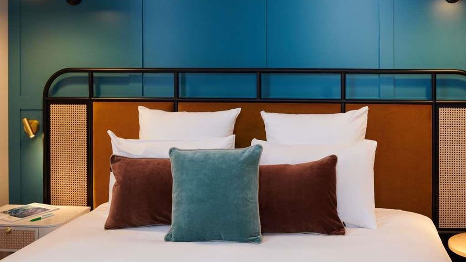 SquareLodgeHotel, Handwritten Coll Room