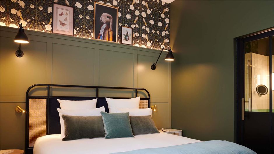 SquareLodgeHotel, Handwritten Coll Room