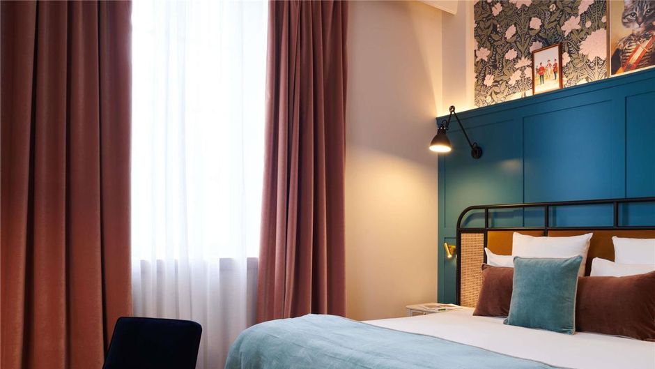 SquareLodgeHotel, Handwritten Coll Room