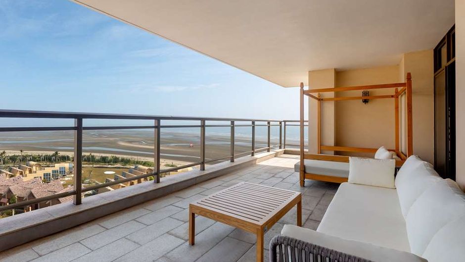 Days Hotel by Wyndham Bailang Beach Suite