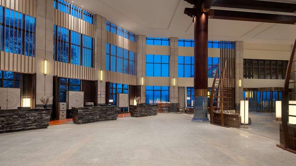 Days Hotel by Wyndham Bailang Beach Lobby
