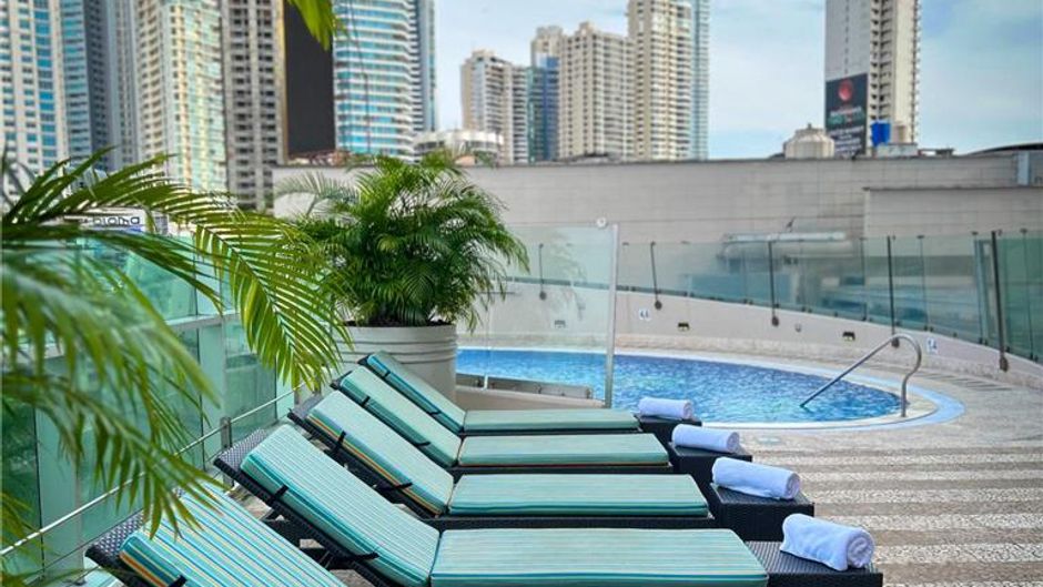 Decapolis Hotel Panama City Pool