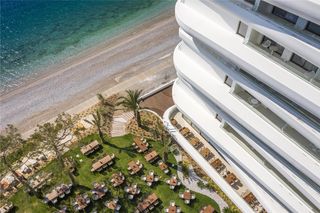 Isla Brown Corinthia Resort & Spa-Curio