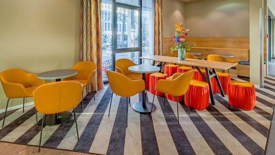 Ramada Encore by Wyndham Munich Messe Lobby