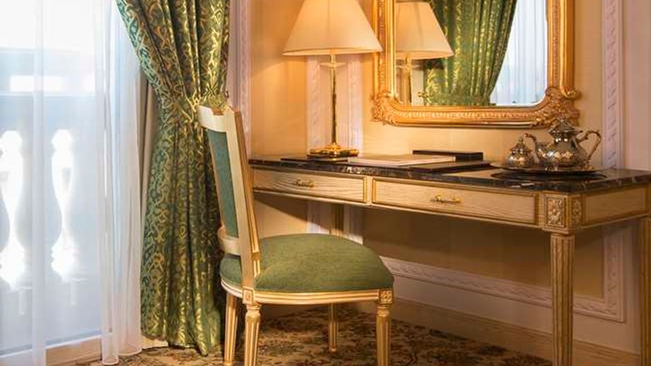 Royal Rose Hotel Room