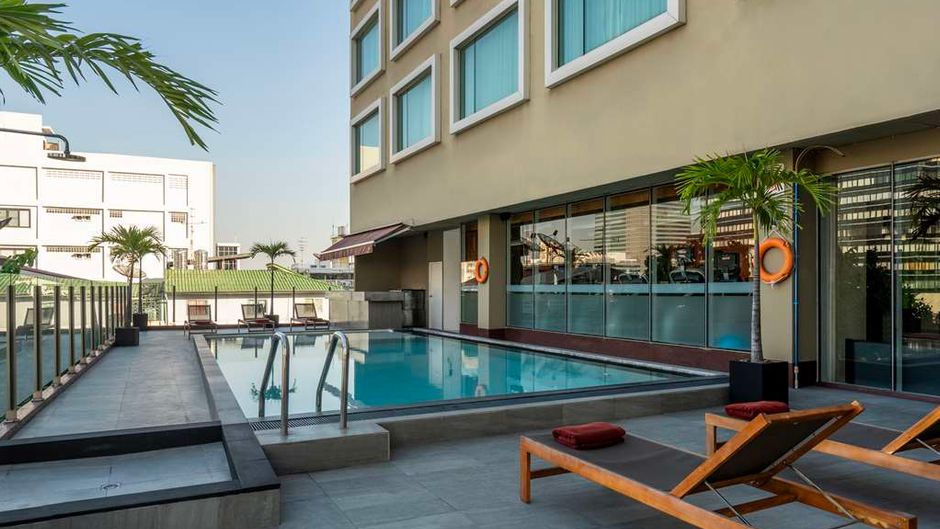 Hilton Garden Inn Bangkok Silom Pool