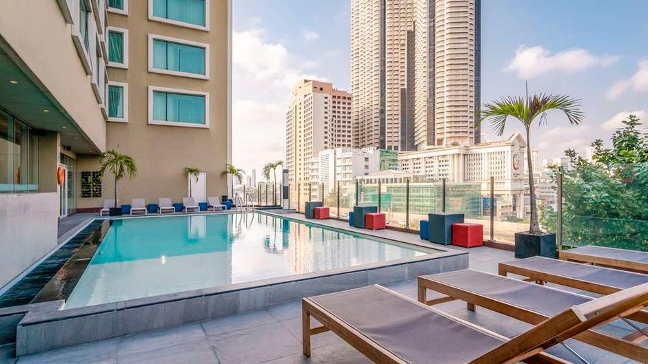 Hilton Garden Inn Bangkok Silom Pool