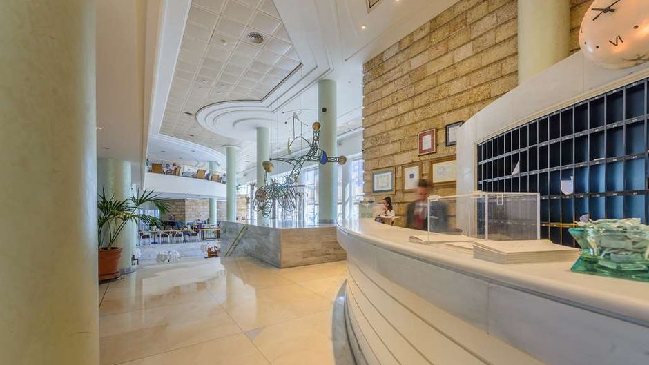Hotel Playa Victoria Lobby