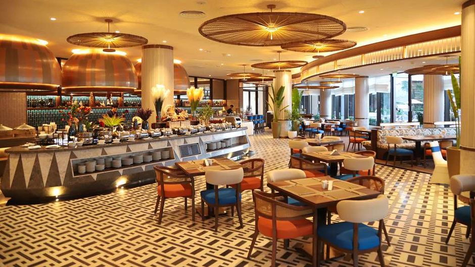 Wyndham Garden Sonasea Van Don Restaurant