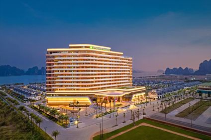 Wyndham Garden Sonasea Van Don