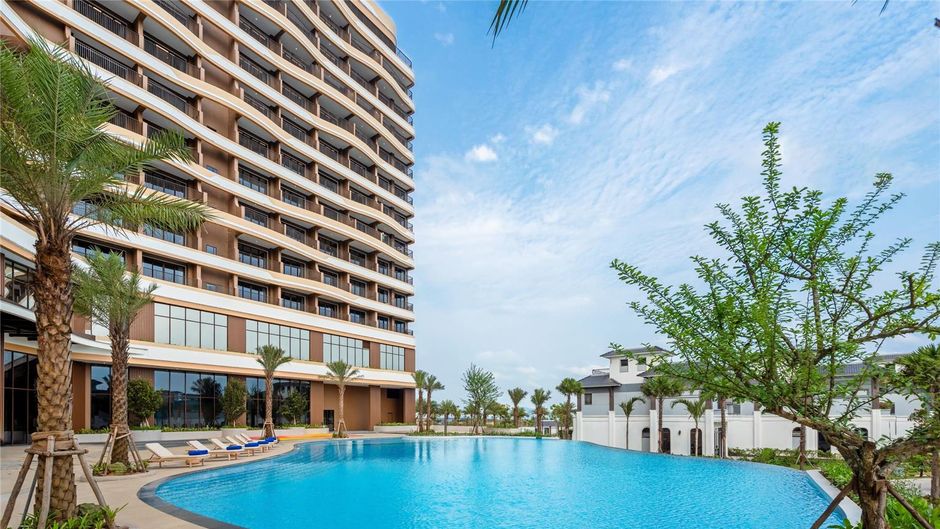 Wyndham Garden Sonasea Van Don Pool