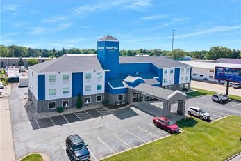 Howard Johnson by Wyndham Urbana