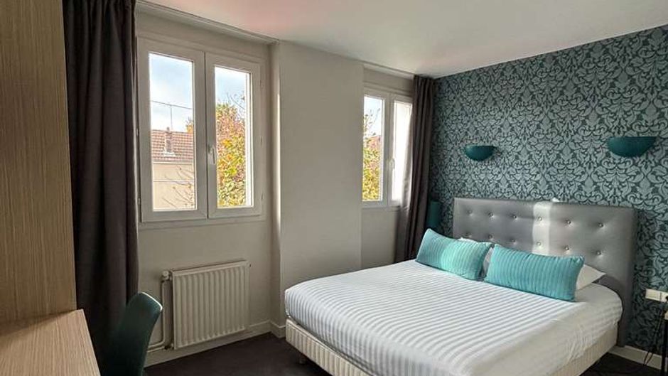 Hotel De Troyes Room