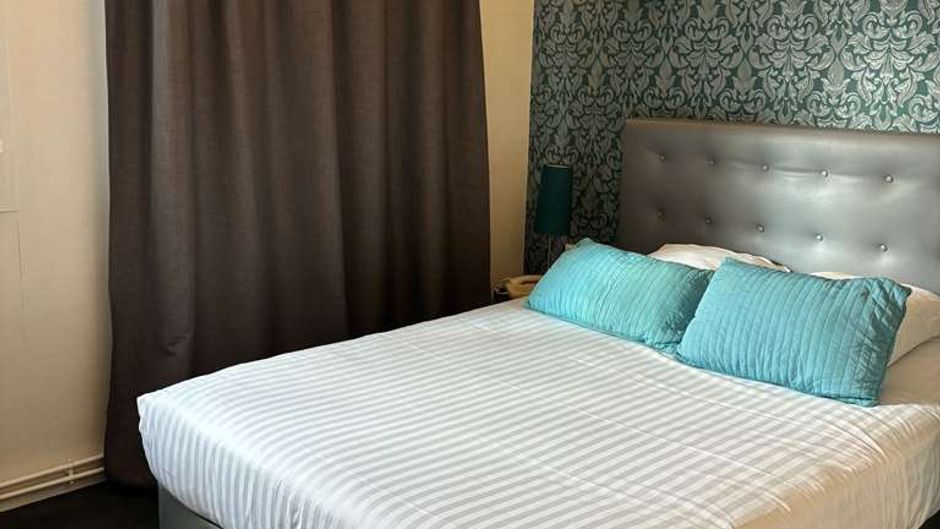 Hotel De Troyes Room
