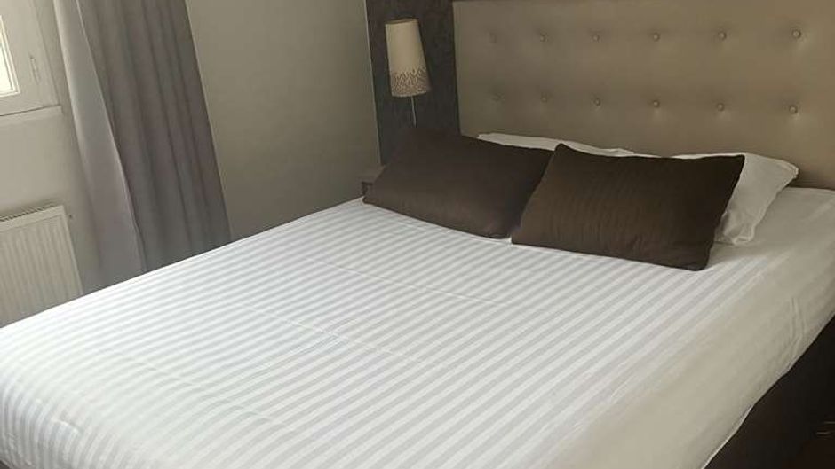 Hotel De Troyes Room
