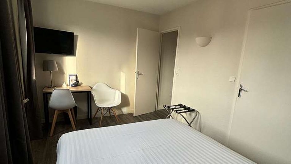 Hotel De Troyes Room