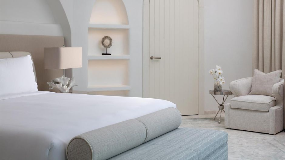 Anantara Santorini Abu Dhabi Retreat Room