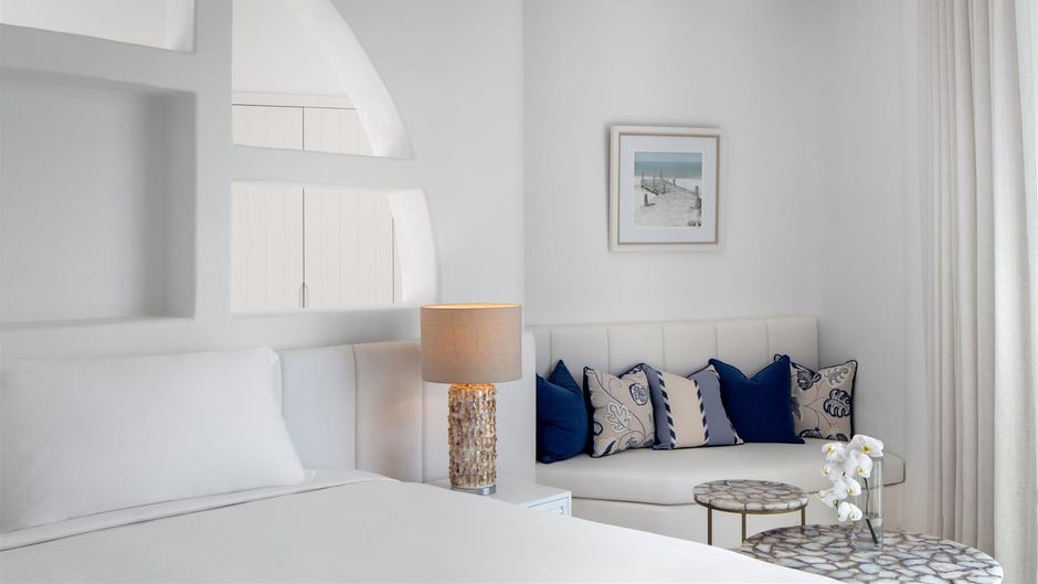 Anantara Santorini Abu Dhabi Retreat Room