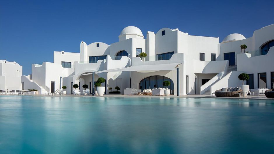 Anantara Santorini Abu Dhabi Retreat Pool