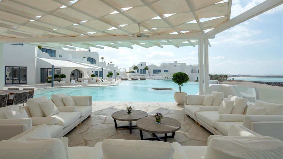 Anantara Santorini Abu Dhabi Retreat Pool