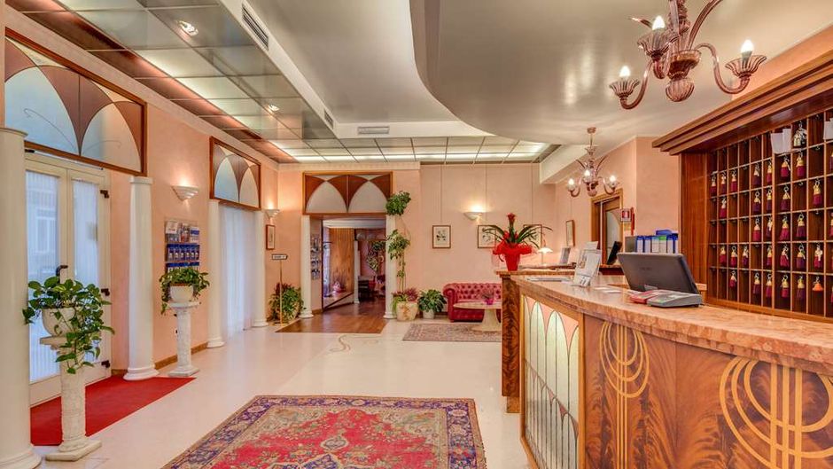 Hotel San Giusto Lobby