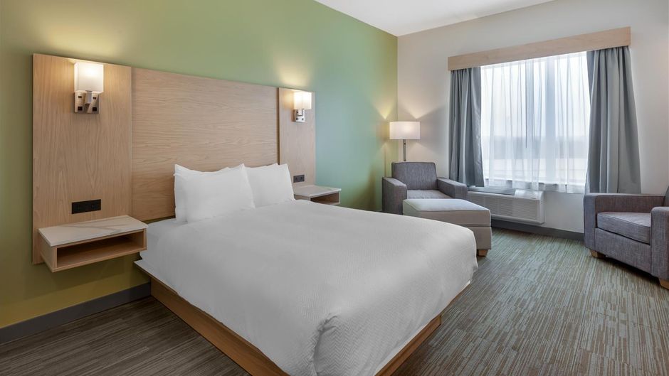 Best Western Plus Kawartha Lakes Hotel & Room