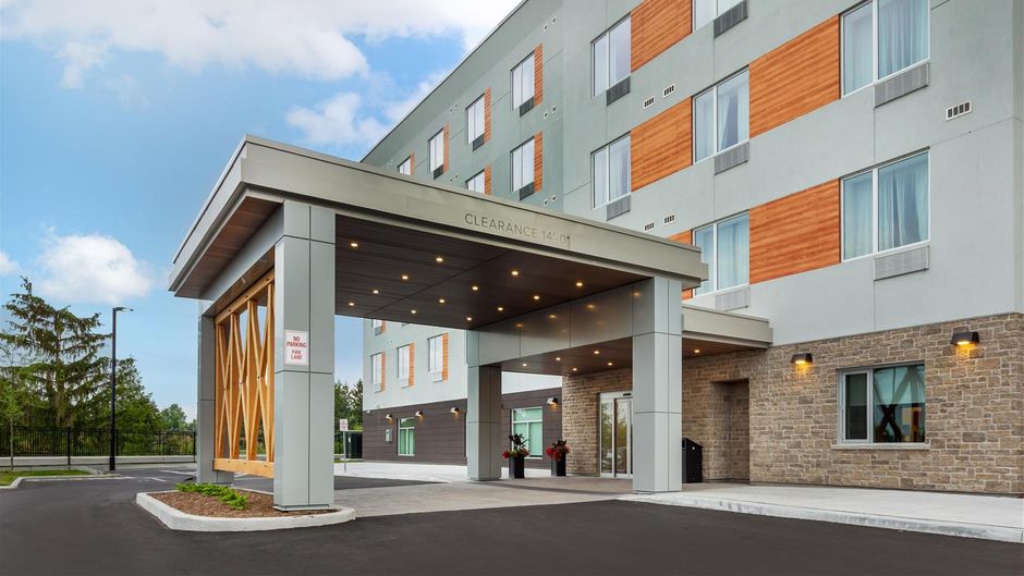 Best Western Plus Kawartha Lakes Hotel & Exterior