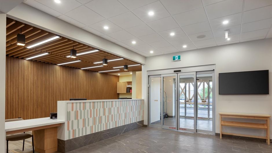 Best Western Plus Kawartha Lakes Hotel & Lobby