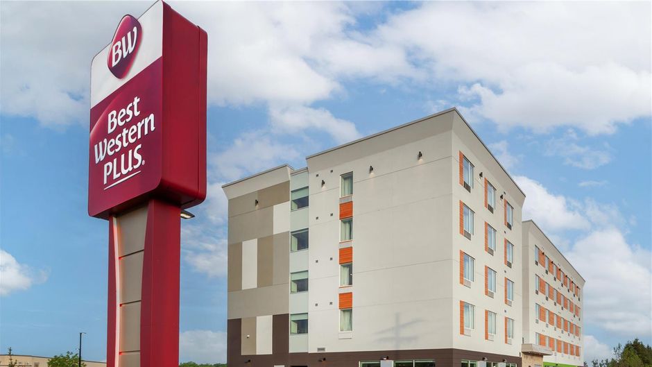 Best Western Plus Kawartha Lakes Hotel & Exterior