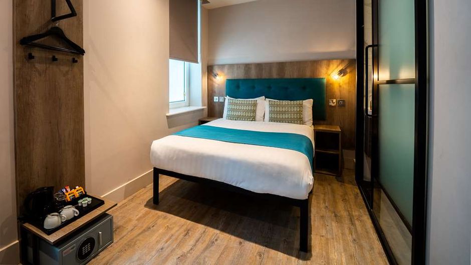 Euston Square Hotel Room