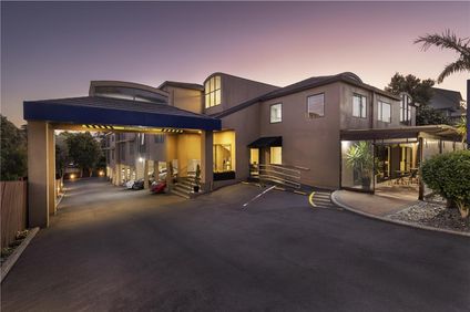 Greenlane Suites