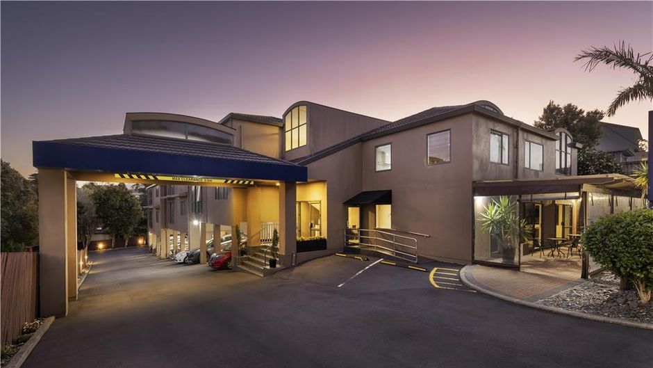 Greenlane Suites Exterior