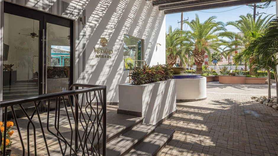 Medano Hotel & Suites Lobby